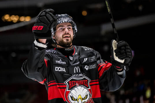 Malmö Redhawks Seth Barton jublar