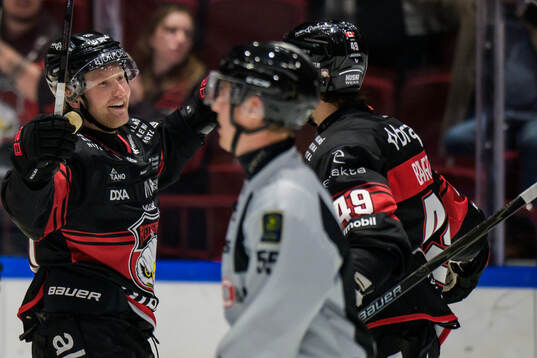 Malmö Redhawks Thomas Berg Paulsen jublar