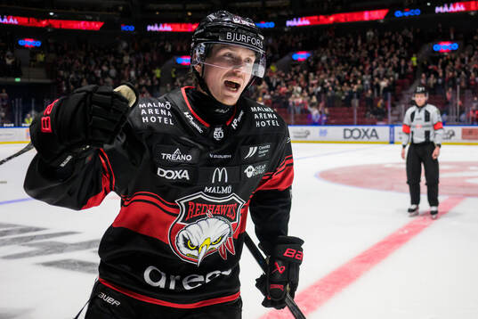 Malmö Redhawks Linus Öberg jublar