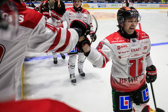 Örebros David Quenneville jublar