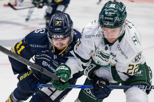 HV71s Riley Woods