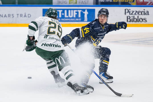 Färjestads Oskar Steen och HV71s Hugo Fransson