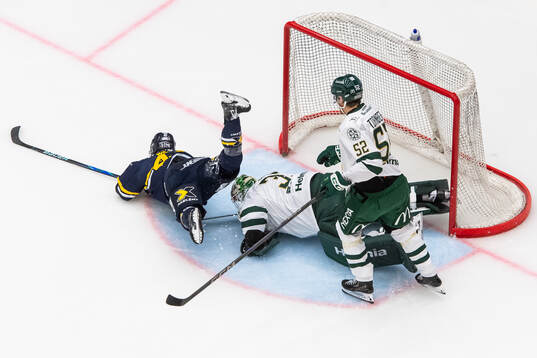 HV71s Riley Woods
