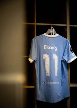 The kit of Emmanuel Ekong of Malmö FF in the dressing room