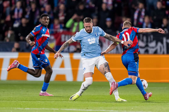 Pontus Jansson of Malmö FF and Matej Vydra of Viktoria