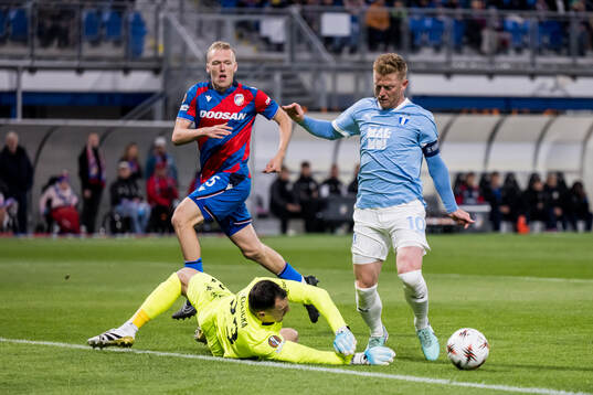 Goalkeeper Martin Jedlicka of Viktoria Plzen and Anders