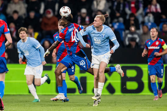 Sampson Dweh of Viktoria Plzen and Daniel Gudjohnsen of
