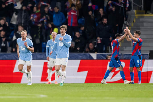 Jens Stryger Larsen and Oliver Berg of Malmö FF looks