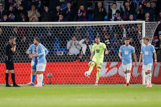 Goalkeeper Robin Olsen of Malmö FF looks dejected
