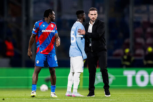 Salifou Soumah and Head coach Anes Mravac of Malmö FF