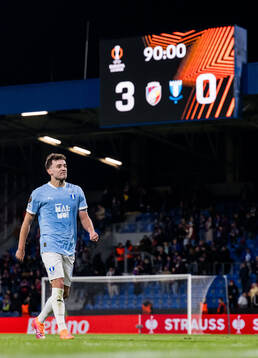 Colin Rösler of Malmö FF looks dejected