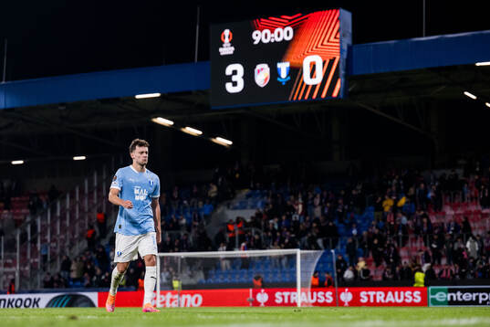 Colin Rösler of Malmö FF looks dejected