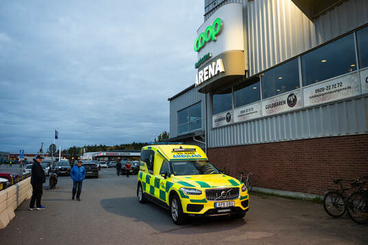 Ambulans utanför Coop Norrbotten arena