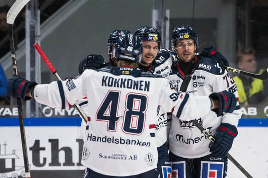 Linköpings Ty Rattie och Linköpings Nicholas Shore jublar