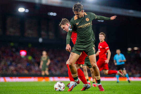 Eggert Aron Gudmundsson of Brann and Siebe Horemans of