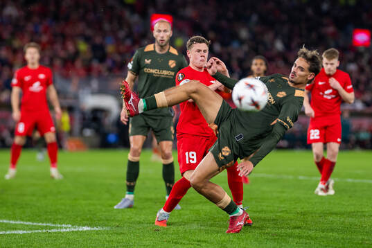 Eggert Aron Gudmundsson of Brann and Siebe Horemans of
