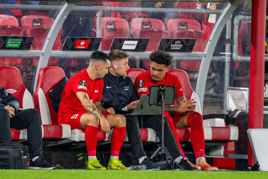 Niklas Castro, coach Daniel Nordheim Pedersen and Noah Holm