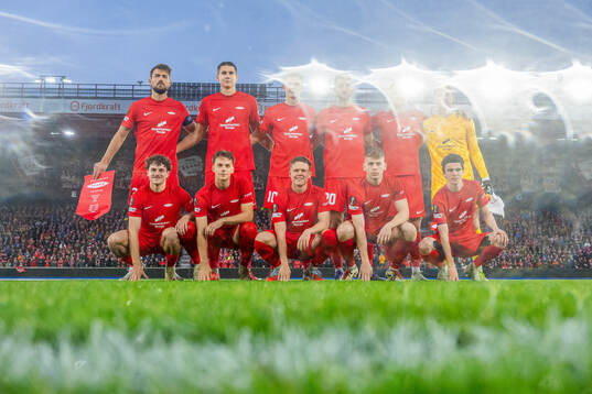 The starting eleven of Brann pose for a team photo