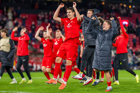 Eivind Helland, Eggert Aron Gudmundsson and players of