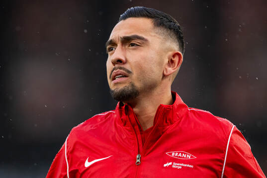 Niklas Castro of Brann warms up
