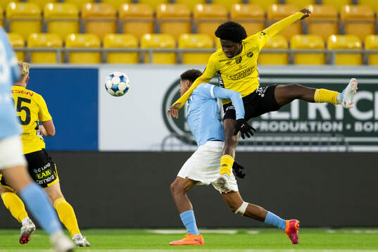 Malmö FFs Theodor Lundbergh och Elfsborgs Ozor Victor Okeke