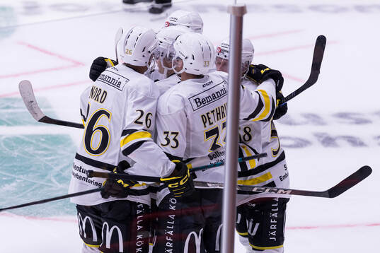 AIKs Jesper Emanuelsson jublar