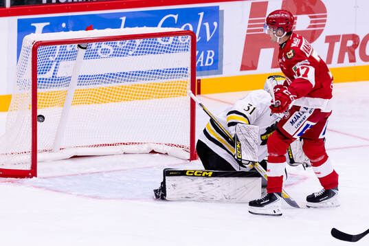 Troja/Ljungbys Max Wahlgren gör mål 1-0