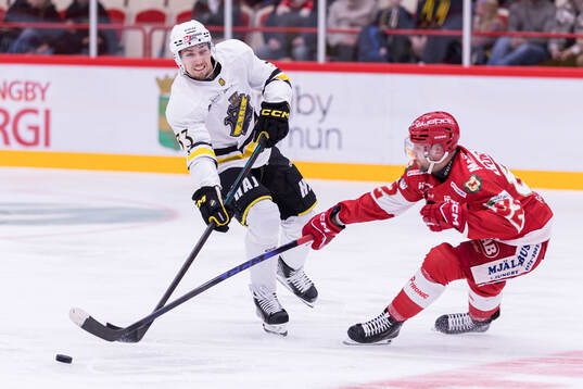 AIKs William Pethrus och Troja/Ljungbys Filip Forsmark