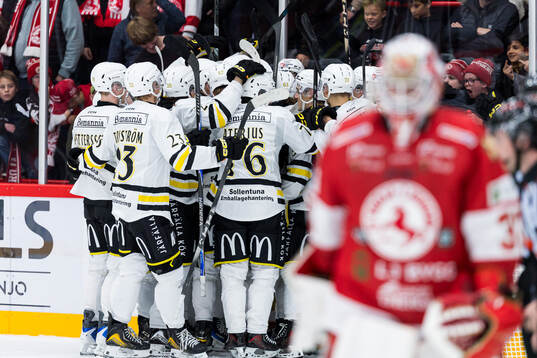 AIKs spelare jublar