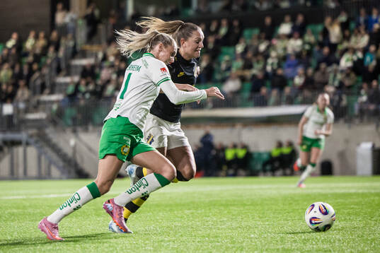 Hammarbys Ellen Wangerheim och AIKs Jennie Nordin
