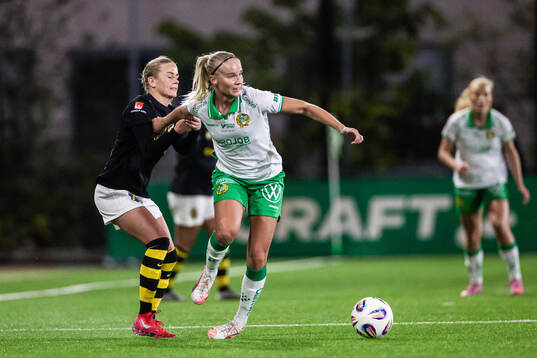 AIKs Olivia Lindstedt och Hammarbys Stina Lennartsson