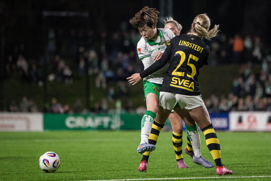 Hammarbys Asato Miyagawa och AIKs Olivia Lindstedt
