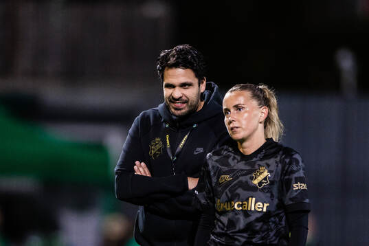 AIKs sportchef Zinar Spindari och Adelisa Grabus