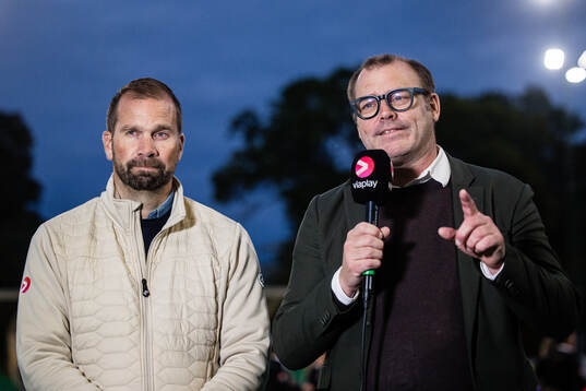 Viaplays expert Pär Lagerström och Viaplays kommentator