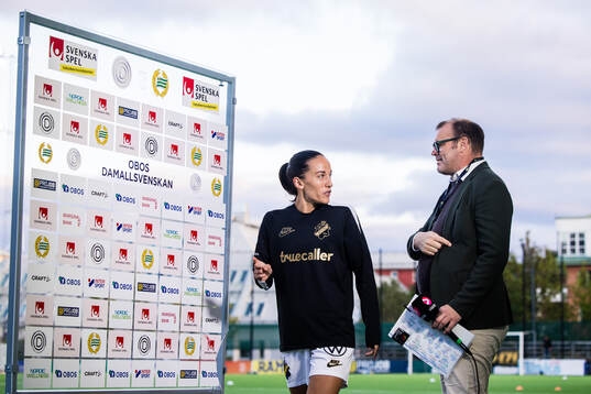 AIKs Anna Oskarsson och Viaplays kommentator Daniel