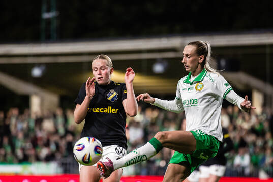 AIKs Nova Selin och Hammarbys Ellen Wangerheim