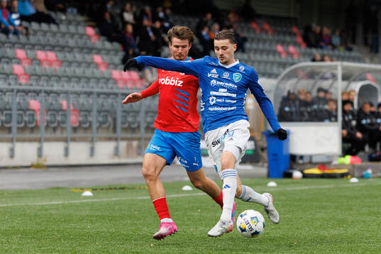 Helsingborgs Wilhelm Loeper och Umeå FCs Tim Olsson