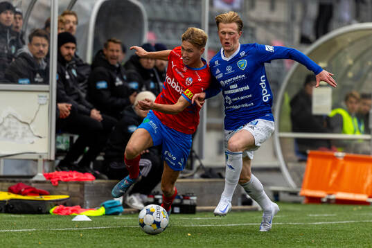 Helsingborgs Benjamin Örn och Umeå FCs Jörgen Voilås i