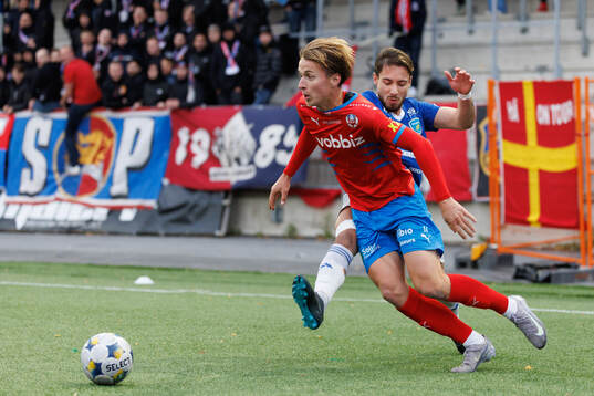Helsingborgs Lukas Kjellnäs och Umeå FCs Alfredo Martiatu