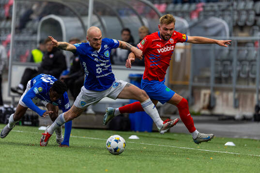 Umeå FCs Linus Marklund Panboon och Helsingborgs Pawel
