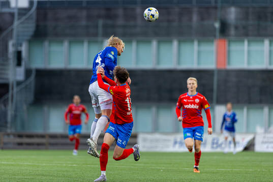 Umeå FCs Ludvig Öhman Silwerfeldt nickar