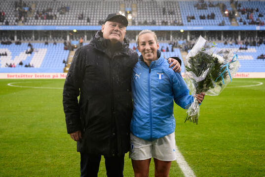 Malmö FFs Mia Persson med Malmö FFs ordförande Anders
