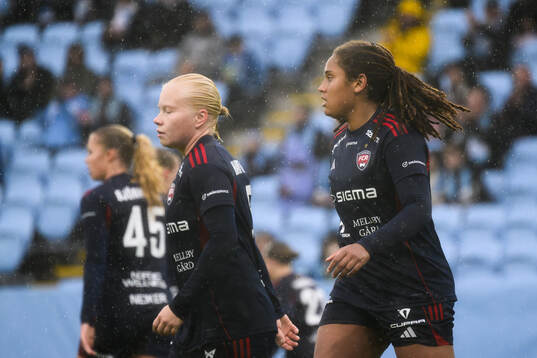 Rosengårds Anni Hartikainen och Jo-Anne Agbor Tataw