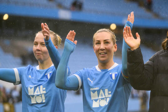 Malmö FFs Nathalie Hoff Persson och Mia Persson jublar