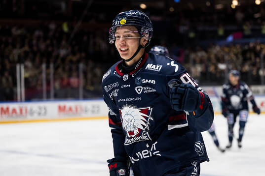 Linköpings Oliver Johansson jublar