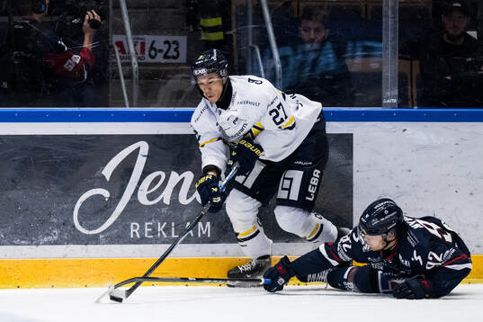 HV71s Jonathan Ang och Linköpings Zion Nybeck