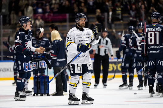 HV71s Mattias Tedenby deppar