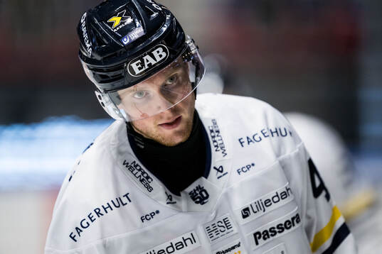 HV71s Oskar Stål-Lyrenäs deppar