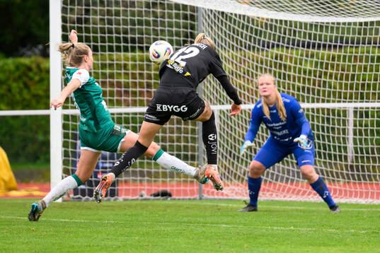 Häckens Stine Sandbech skjuter 0-1