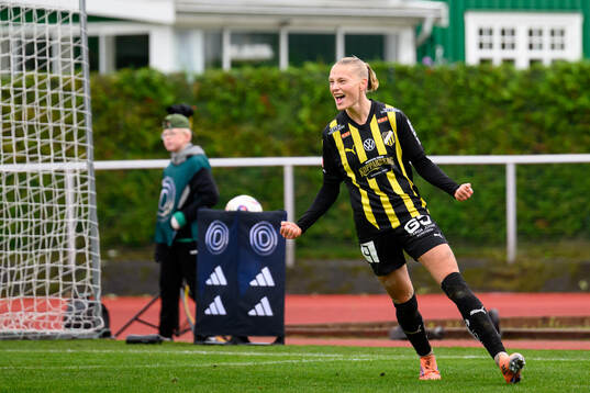 Häckens Stine Sandbech jublar
